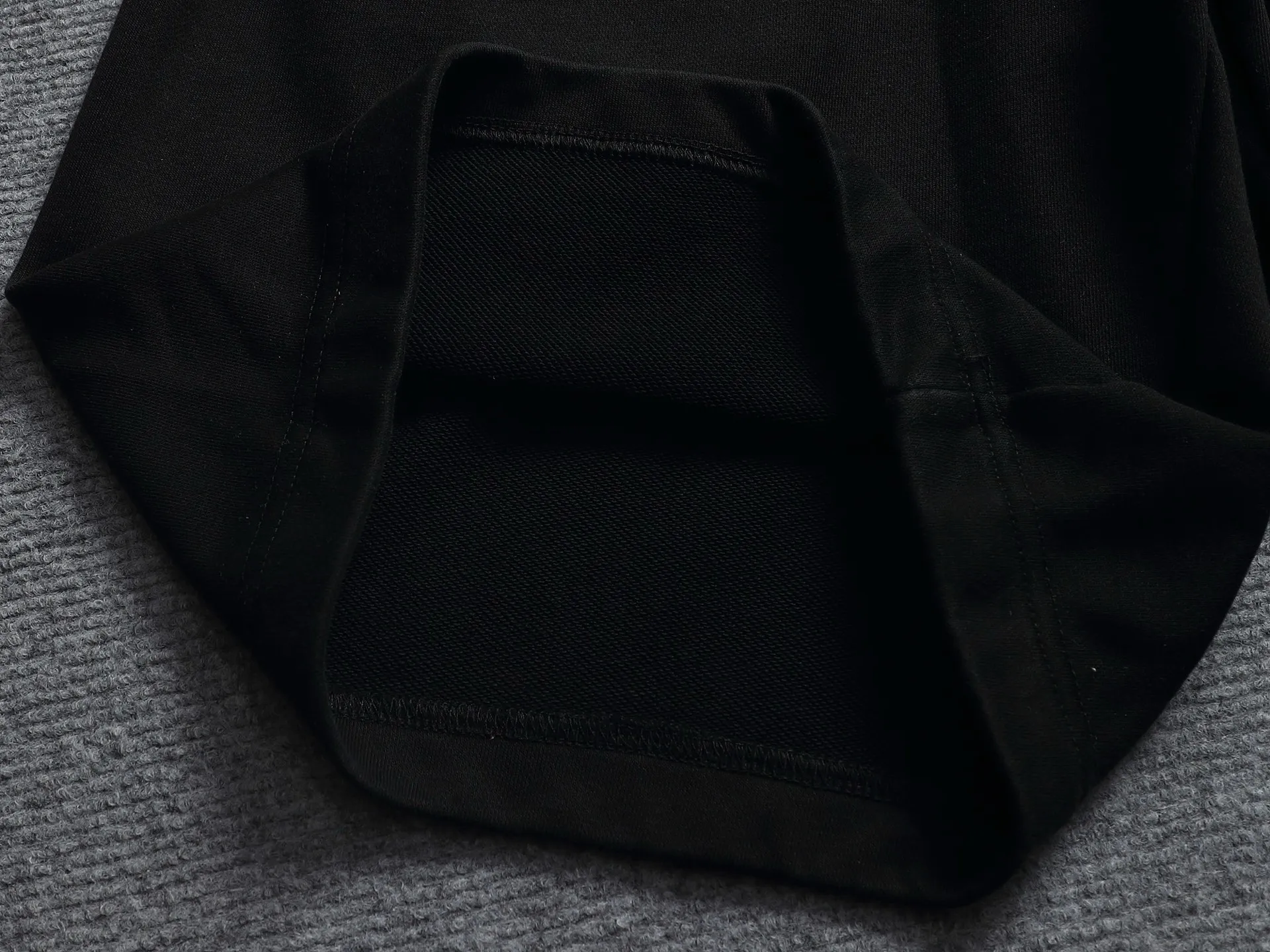 [Higher version] Louis Vuitton/Louis Vuitton 2026SS New Arrival terry shorts, customized fabric using wafer cloth weaving, advanced hand-cut patchwork embroidery technology, tight and three-dimensional version, customized trouser cord hardware with strong texture, smooth, comfortable and Breathable upper body, concave and convex three-dimensional sense, fashionable and casual wear Color: Black White Avocado Color Sizes: S M L XL